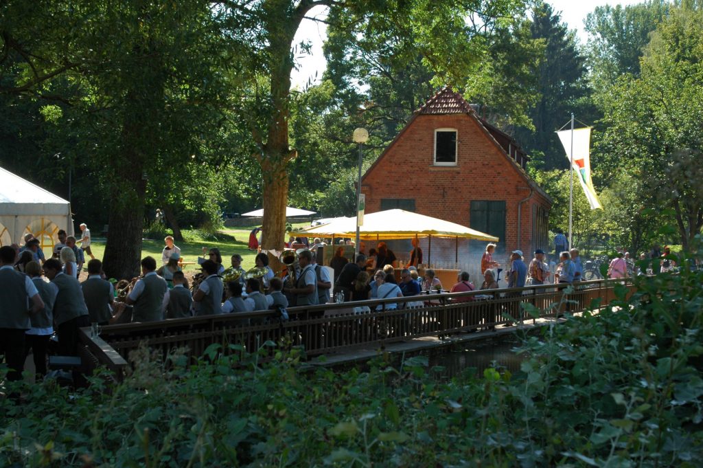 Parkfest anlässlich der Einweihung des renaturierten Kälberbachs