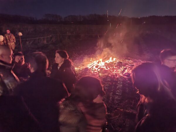 Sascha Vonde von der Feuerwehr hat 2022 das Osterfeuer entzündet.